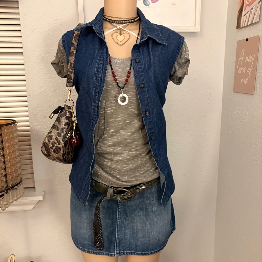 Gray V-Neck Tee/Heather Gray Women's V-Neck Tee - LEI